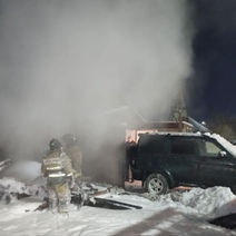 Пострадал мужчина: в Новотроицке из-за газовых баллонов произошел пожар в гараже