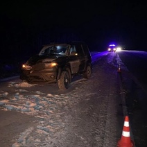 Жителя Оренбурга насмерть сбила машина на трассе в Тюменской области (18+)