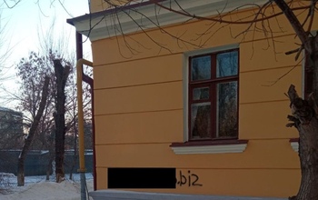 В центре Оренбурга дома на Богдана Хмельницкого разрисовали вандалы