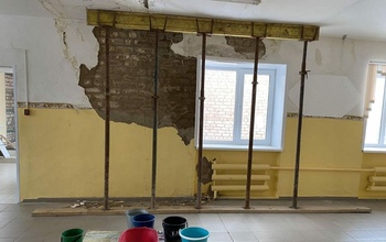 В Оренбургском районе из-за аварийности здания закрывают школу, а новой нет даже в планах
