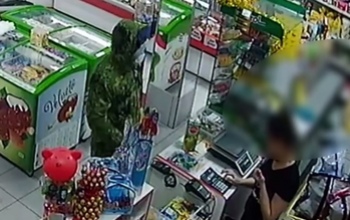 В Оренбурге мужчина перед свиданием пытался сорвать цепочку с шеи продавца
