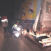 В Октябрьском районе водитель «Газели» застрял на трассе из-за лопнувших шин