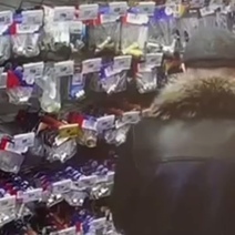 В Оренбурге мужчина с женщиной вынесли 29 кранов из строительного магазина