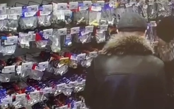 В Оренбурге мужчина с женщиной вынесли 29 кранов из строительного магазина