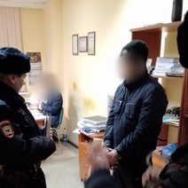 В Оренбурге мужчина изнасиловал и обокрал сотрудницу автомойки (18+)