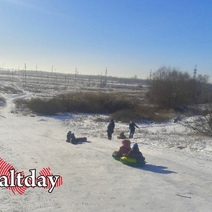 В Соль-Илецке девочка получила сотрясение мозга при падении с «ватрушки»