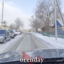 Оренбуржцы не могут разъехаться на улице Мало-Восточной