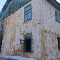 В Орске с разницей в несколько часов подожгли два заброшенных дома