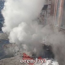 В центре Оренбурга из-под земли забил гейзер