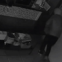 Оставил отпечатки: в Новоорске парень обокрал кафе, чтобы уехать в Москву на заработки