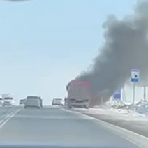 На трассе под Оренбургом загорелся грузовик