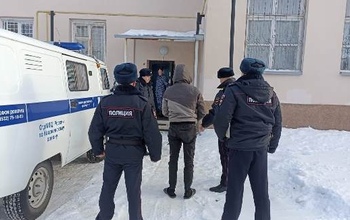 Оттащили очевидцы: мужчина предстанет перед судом за покушение на убийство (18+)