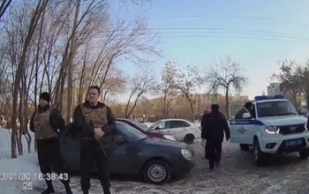 В Оренбурге мужчина вымогал деньги у покупательницы в магазине