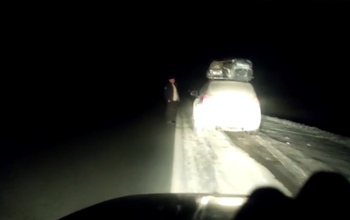 В Акбулакском районе на трассе чуть было не замерзли девять человек
