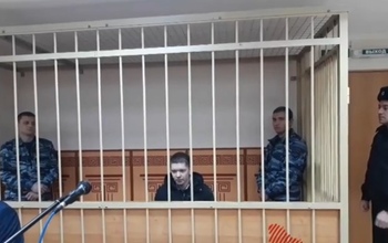 Денис Тучин, обвиняемый в убийстве врача Елены Федоровой, хранил в своем телефоне ее фотографии (18+)