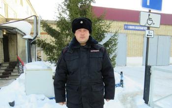 В Тюльгане полицейский спас женщину, стоявшую на балконе четвертого этажа