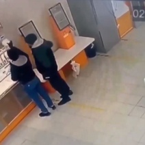 В Оренбурге воры-гастролеры убегали от полиции с 15 этажа по простыням