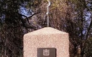 В Орске разваливается памятник на братской могиле