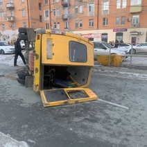 В Новотроицке водитель маршрутки въехал в дорожный знак: пострадали три человека