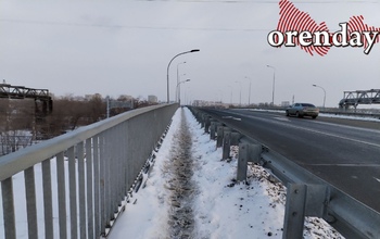 О снегоуборке нового путепровода в Оренбурге снова позабыли