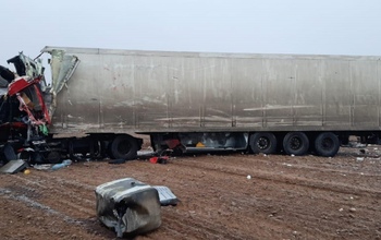 Дальнобойщик из Оренбургской области попал в смертельное ДТП в Калмыкии (18+)
