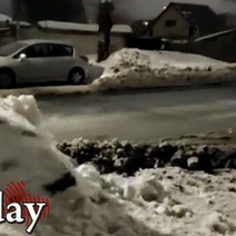 В Оренбурге жители улицы Степана Разина гонялись за безумным трактористом