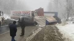 Более 20 машин столкнулись на трассе в Саратовской области