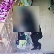 В Орске мужчина пытался вынести из магазина три головки сыра на 9 000 рублей