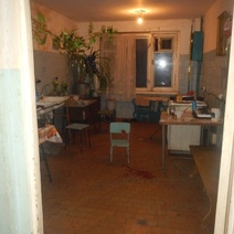 В общежитии Новотроицка кухонные посиделки привели к жестокой поножовщине (18+)