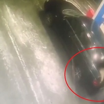 В Оренбурге мужчина затолкал девушку в багажник и уехал в неизвестном направлении