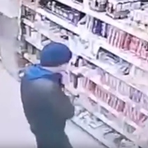 В Оренбурге в магазине «Пятёрочка» семья полицейских задержала грабителя