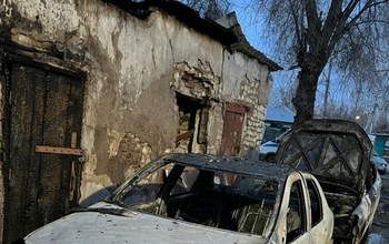 В Оренбурге неизвестный поджигатель уничтожил два автомобиля