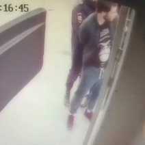 В Оренбурге мужчина воткнул нож в грудь своему соседу (18+)