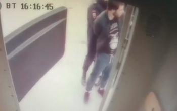 В Оренбурге мужчина воткнул нож в грудь своему соседу (18+)
