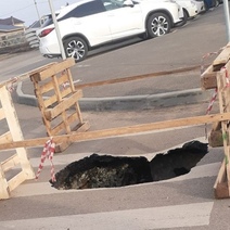 В новом микрорайне Бузулука провалился асфальт