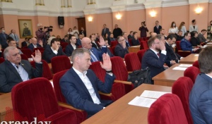 Оренбуржцы требуют отправить Сергея Салмина в отставку и вызывают на бой