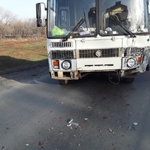 В Оренбурге при столкновении ПАЗа и легковушки в автобусе пострадала несовершеннолетняя