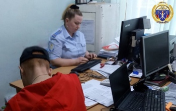 В Новотроицке грабитель ворвался в квартиру и отобрал у мужчины деньги и кольца