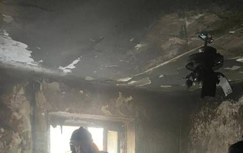  В Ясном пожарные спасли из горящего дома трех женщин 