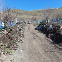 Кладбище в Кувандыке снова начало напоминать натуральную свалку