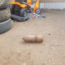 В Новосергиевке мужчина в куче мусора обнаружил боевой снаряд