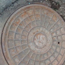 В Бузулуке ребенок провалился в колодец, крышка над ним захлопнулась