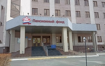 Оренбуржцам предлагают подзаработать на мытье окон в Пенсионном фонде