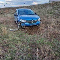 В Саракташском районе из-за беспечности автоледи «Рено Логан» слетел в кювет