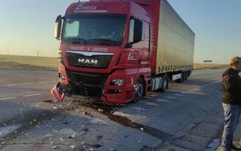 Под Соль-Илецком в ДТП с грузовиком пострадали четыре человека