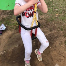 В Оренбурге ребёнок застрял в качелях