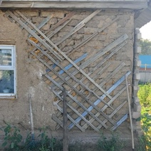 У многодетной сироты из Ташлинского района есть три повода получить жилье, но продолжает жить в хибаре