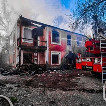 В Орске подожгли расселённый дом