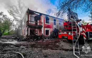 В Орске подожгли расселённый дом