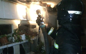 В Оренбурге на улице Соболева гора огонь повредил сразу три жилых дома